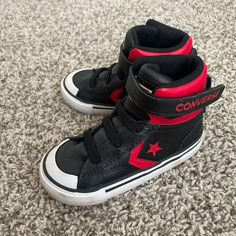 Size 7 / Toddler Boy Converse Sneakers
